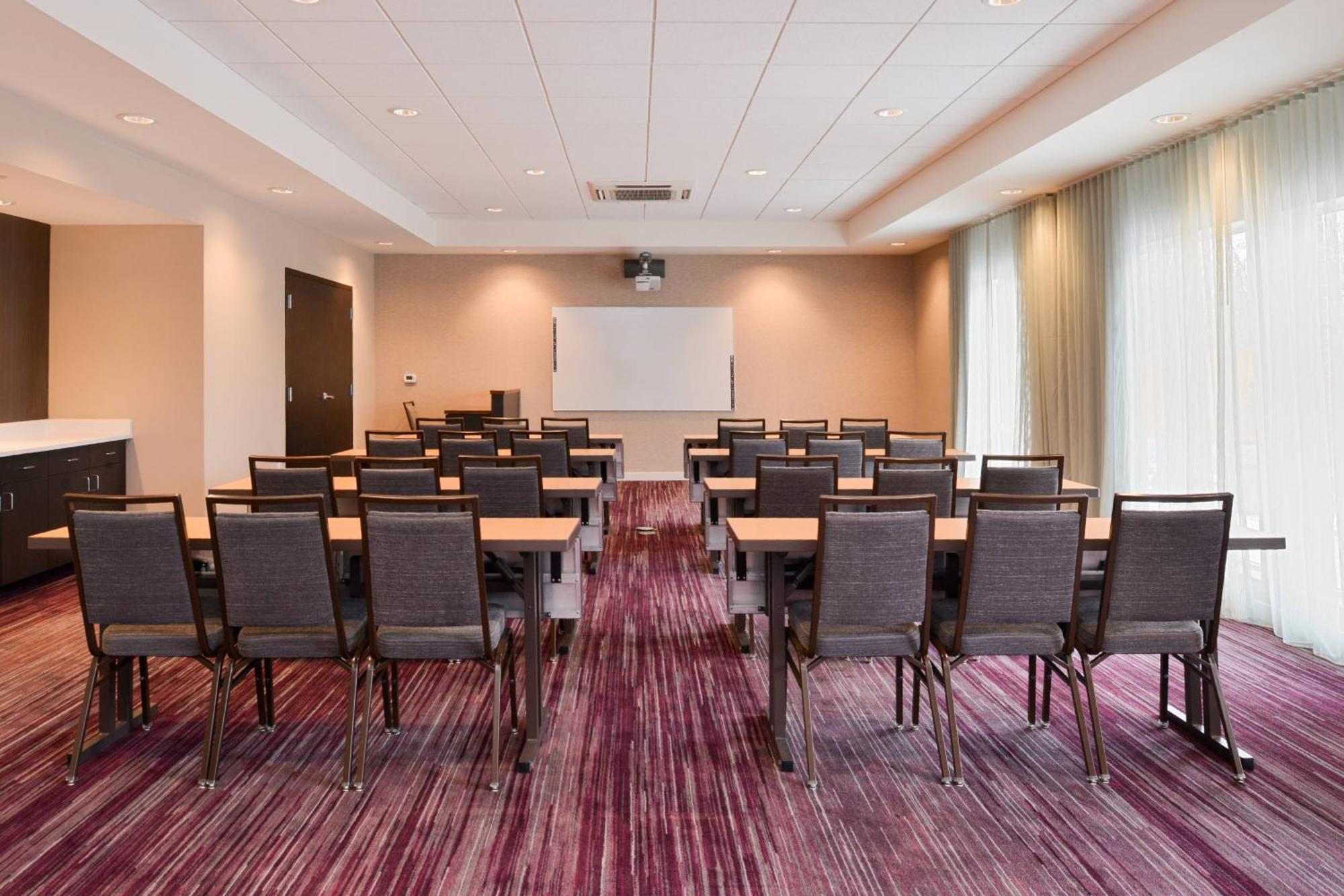 Courtyard By Marriott Toledo North Hotel Exterior photo