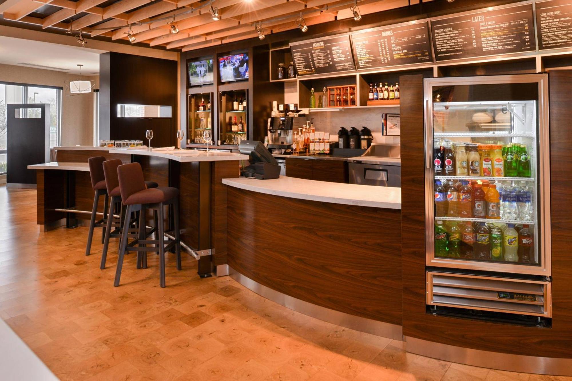 Courtyard By Marriott Toledo North Hotel Exterior photo