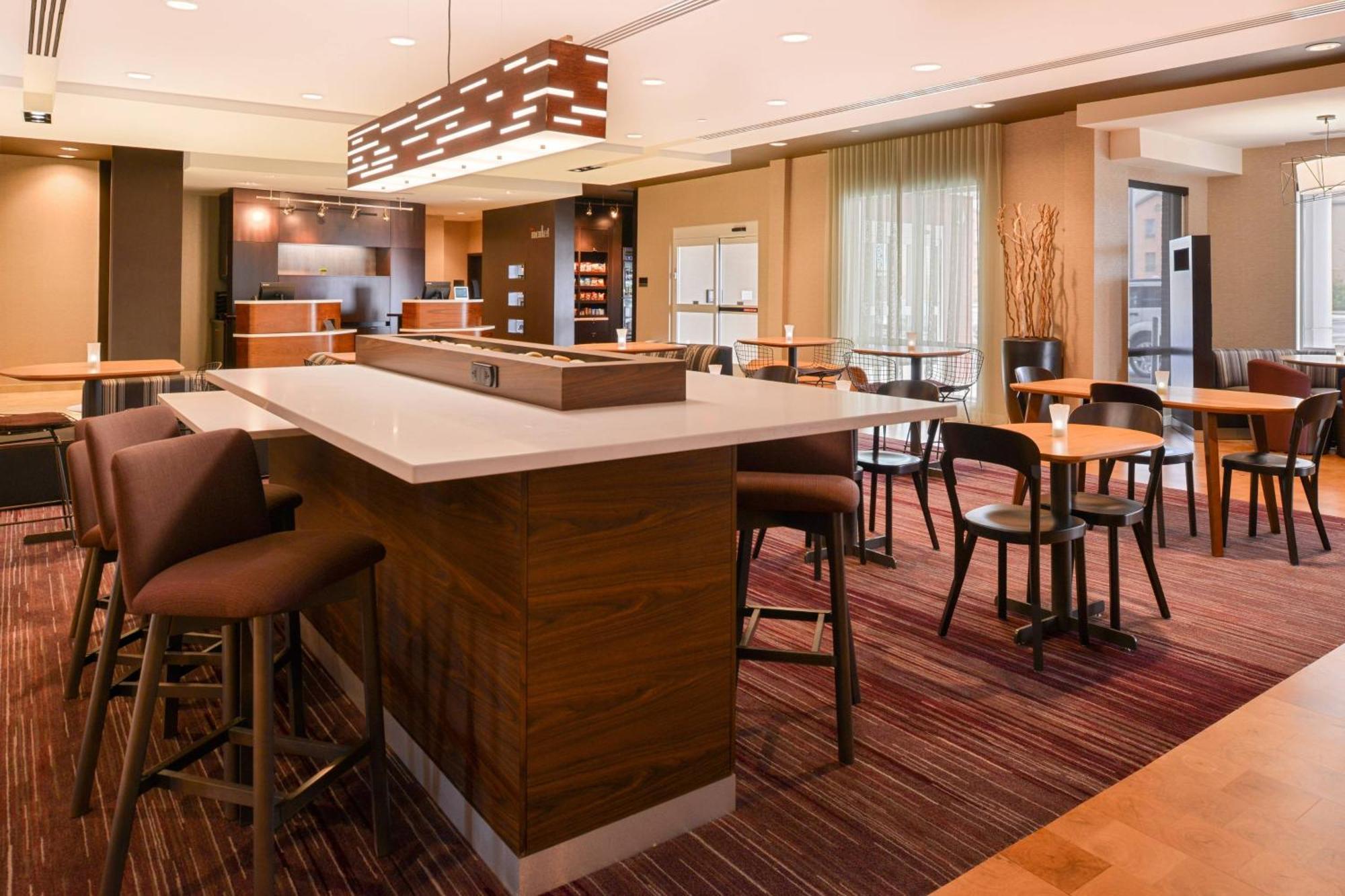 Courtyard By Marriott Toledo North Hotel Exterior photo