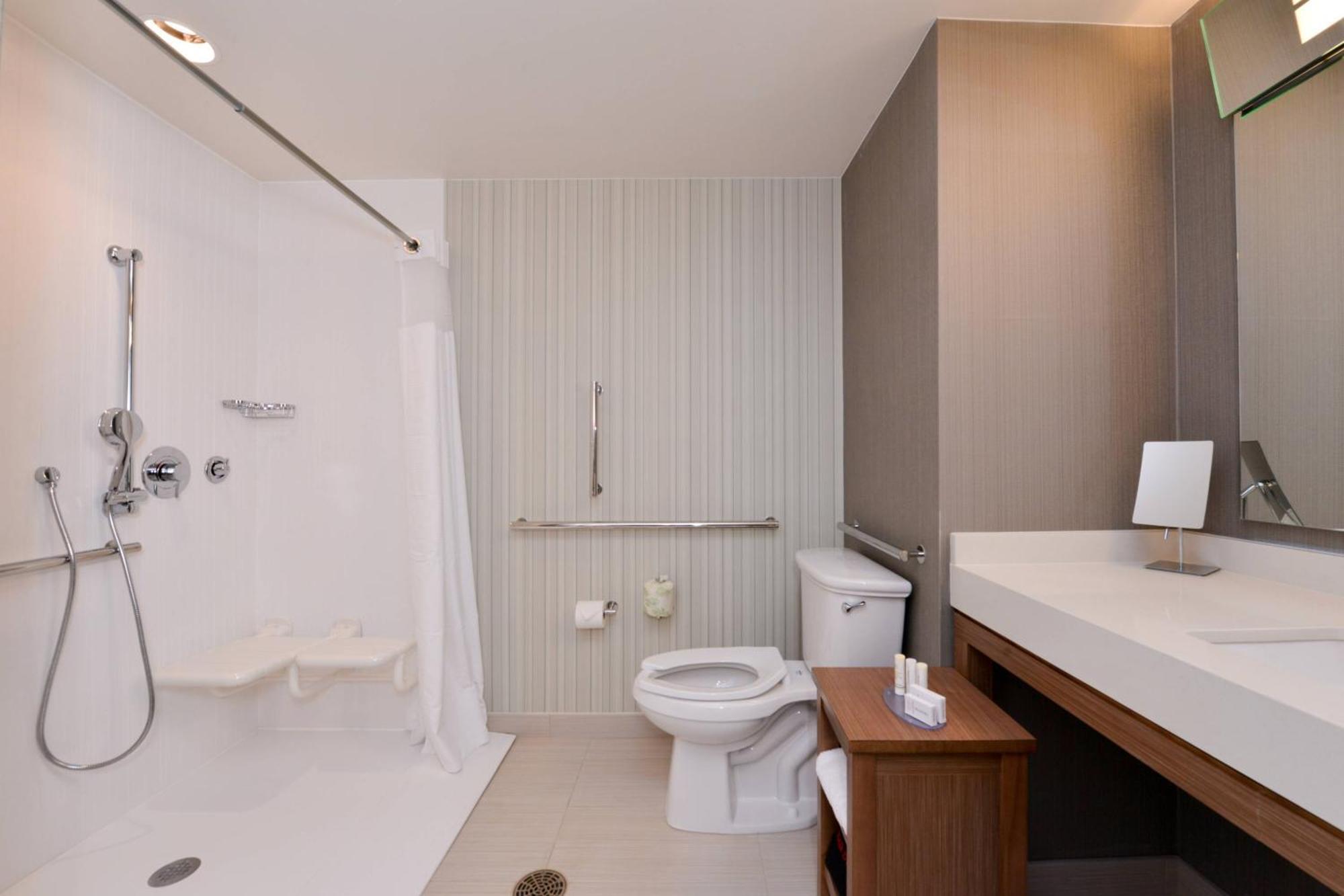 Courtyard By Marriott Toledo North Hotel Exterior photo