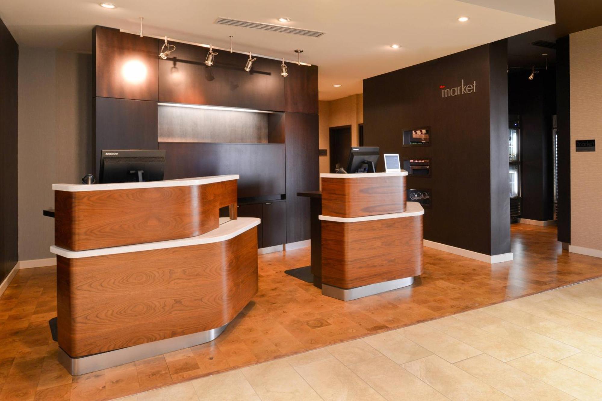 Courtyard By Marriott Toledo North Hotel Exterior photo