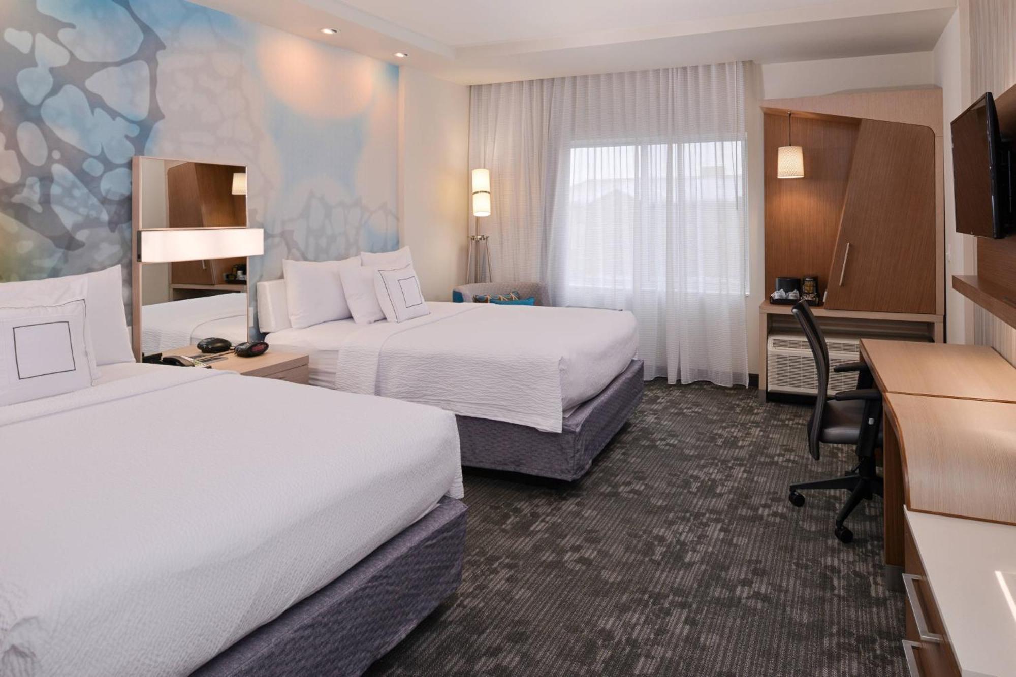 Courtyard By Marriott Toledo North Hotel Exterior photo